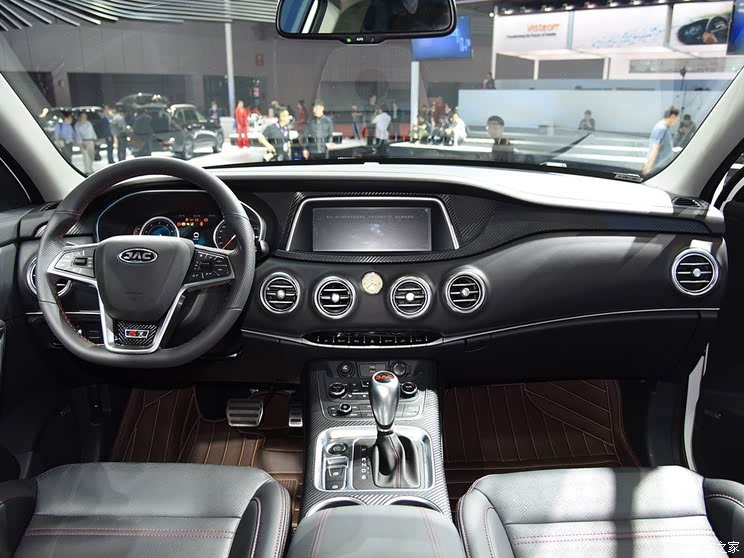 Jianghuai Automobile Ruifeng S7 2017 2.0T automatic luxury intelligent type