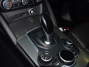 Alfa Romeo Stelvio 2017 Basic Model