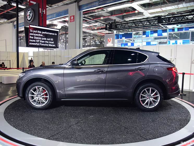 Alfa Romeo Stelvio 2017 Basic Model